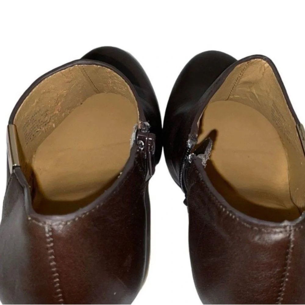 Coach - Picture 3 of 5